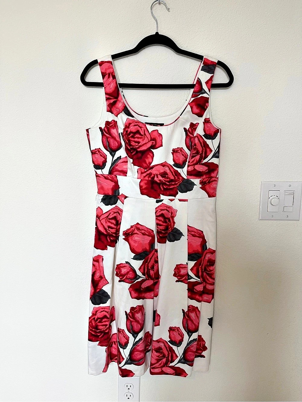 White House Black Market Floral Mini Dress in White & Red Size 8 Like New